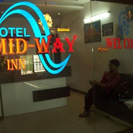 Hotel Mid - Way Inn Γκαντχιναγκάρ Εξωτερικό φωτογραφία