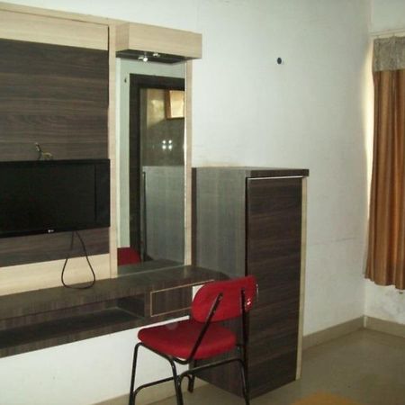 Hotel Mid - Way Inn Γκαντχιναγκάρ Εξωτερικό φωτογραφία